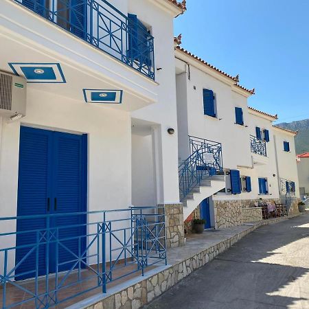 Matina Apartments Tyros מראה חיצוני תמונה